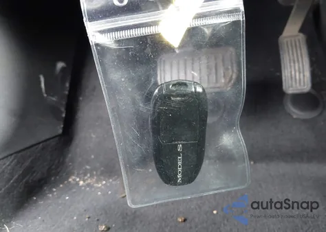 2018 Tesla Model S 100D/75D/P100D z USA, uszkodzony, nr VIN 5YJSA1E2XJF295102